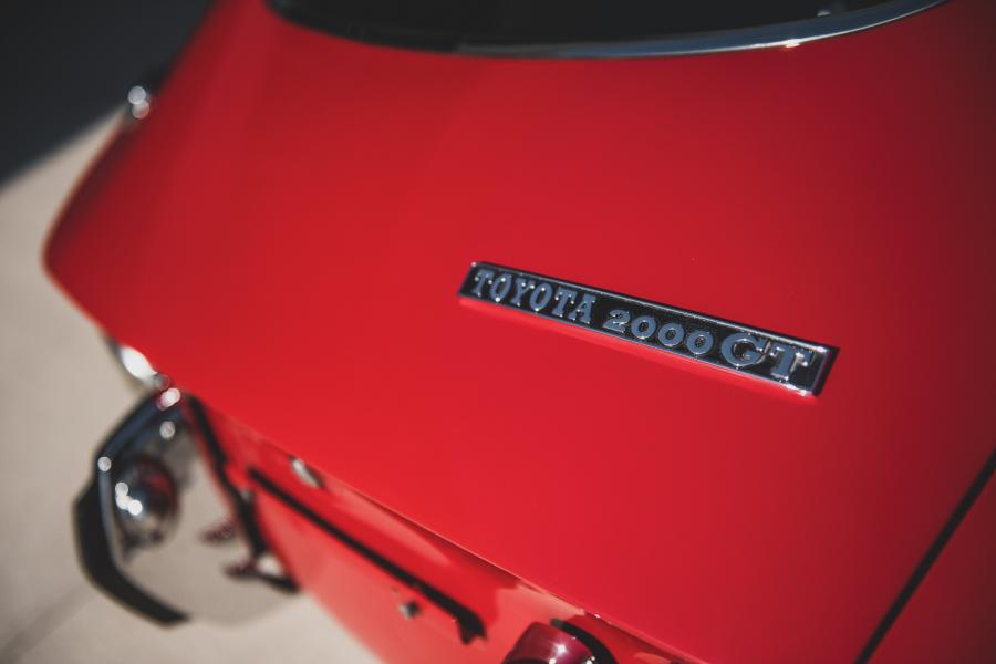 Логотип Toyota 2000GT (MF10) 1967 года  (фото 13 из 35)
